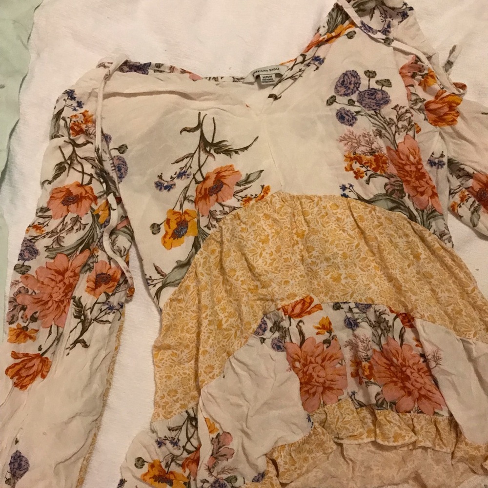 AE HIGH LOW LONG SLEEVE FLORAL TOP
